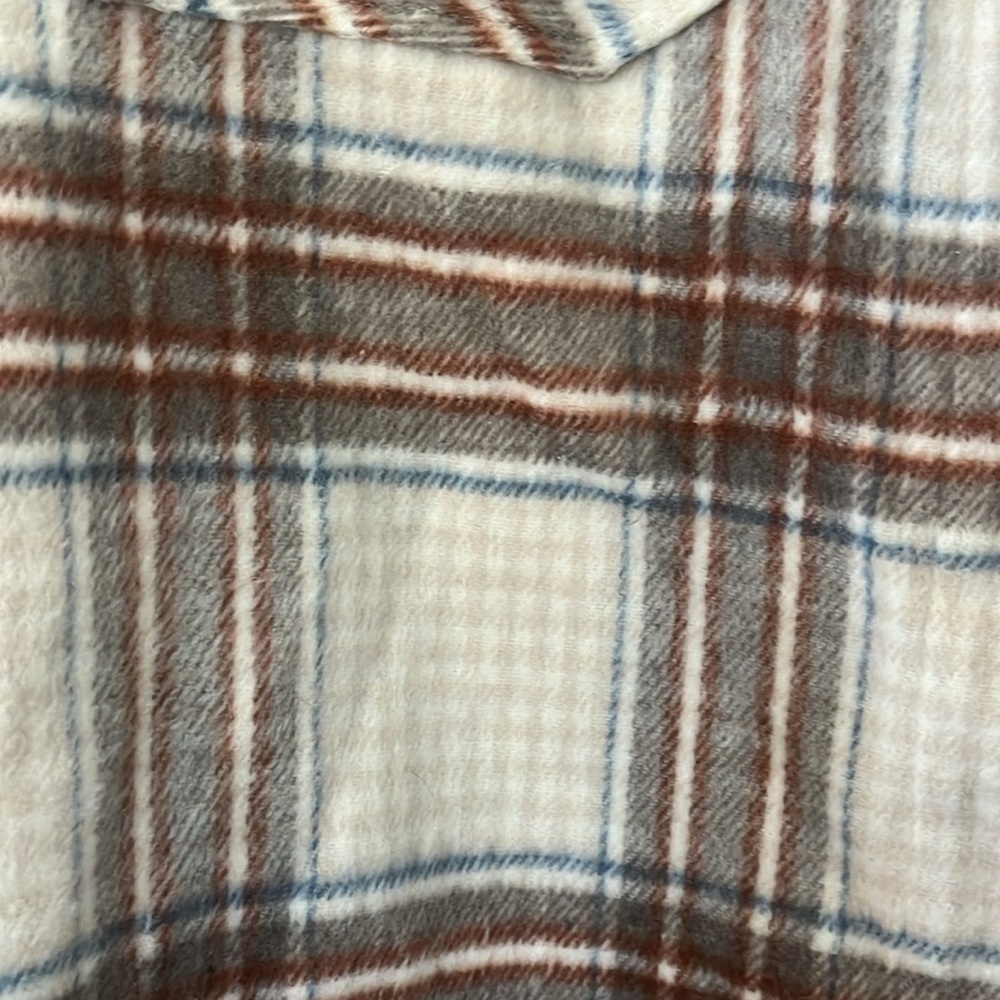 NWOT Timing Plaid Button Down Flannel Shacket Women's Size Large White Blue Tan - Picture 3 of 8